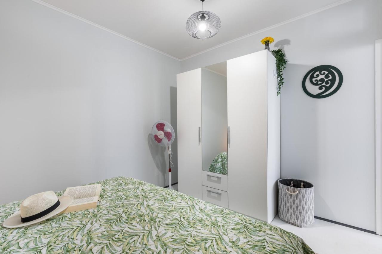 Waterview Apartments - Koru Apartment And Pool Mimice Ngoại thất bức ảnh